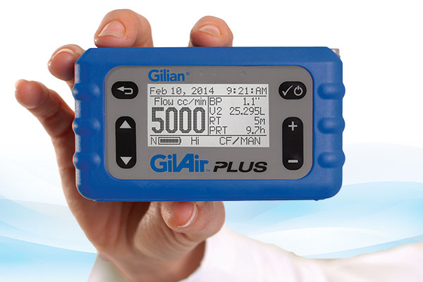 Hand holding the gilair plus gilian air sampling instrument.