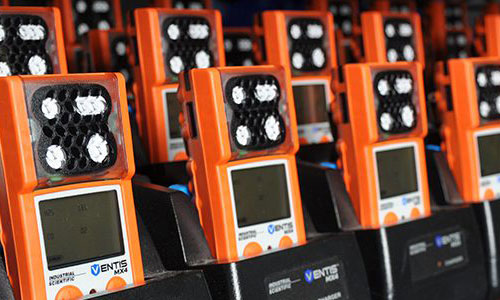 group of ventis MX4 gas monitors in a row